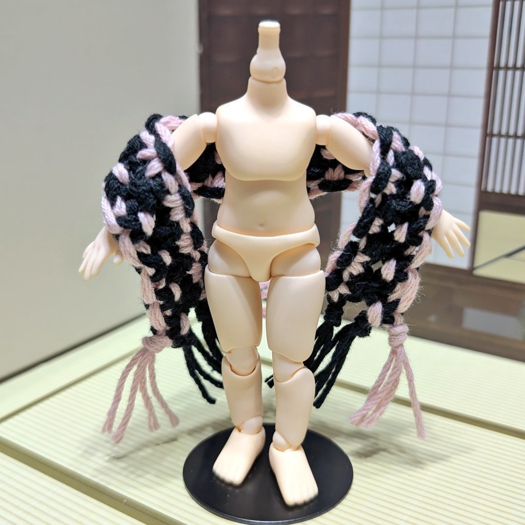 ハンドメイド オビツ11 ねんどろいどどーる 手編み 10cmドール用 ラメ入りピンクと黒のストール