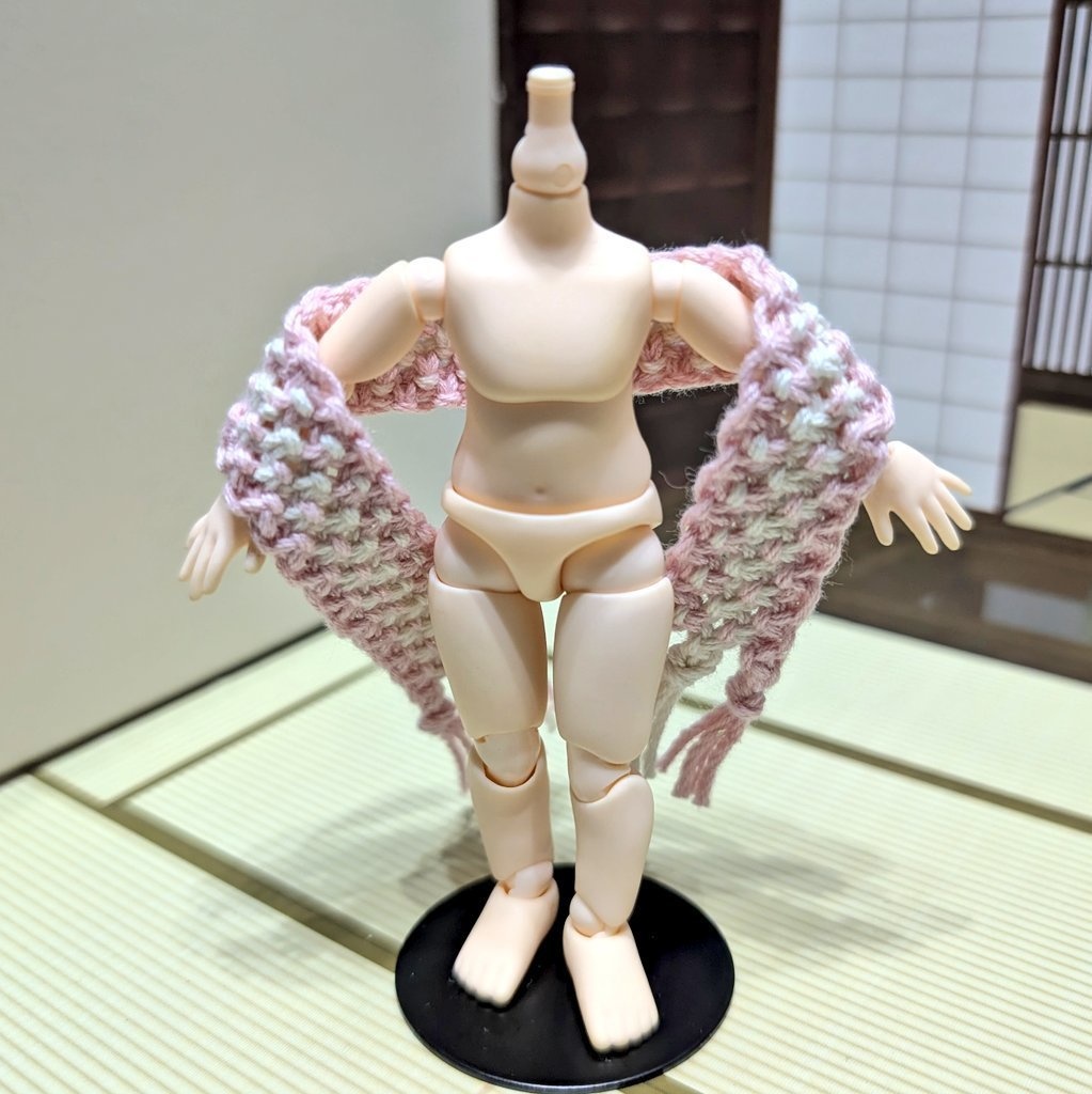 ハンドメイド オビツ11 ねんどろいどどーる 手編み 10cmドール用 ラメ入りピンクと白のストール