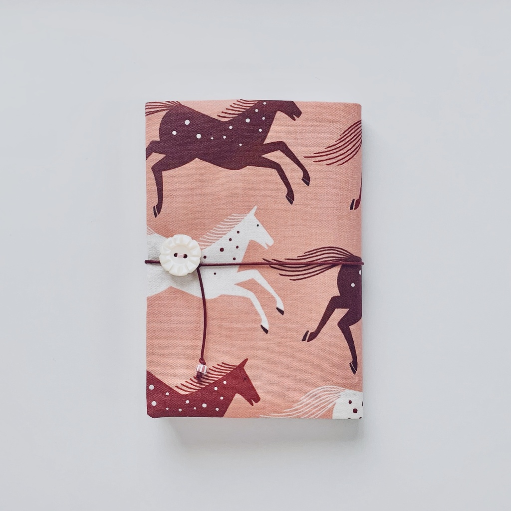 春のおうまブックカバー