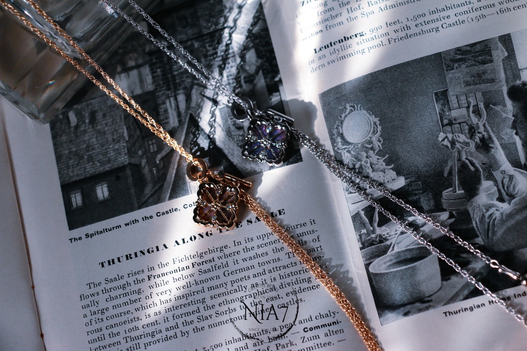 Trèfle Bleu ラリアットネックレス