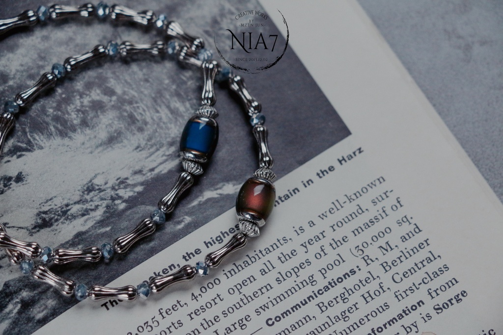 Color: ブレスレット