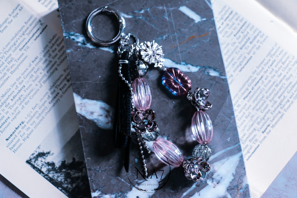 1点のみFlowerバックチャーム