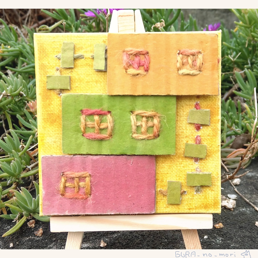 だるまおとしみたいな家【ダンボールアート】