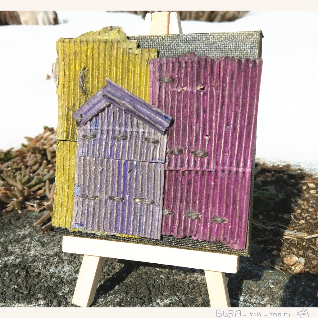 隣家の影の残るトタン壁【ダンボールアート】