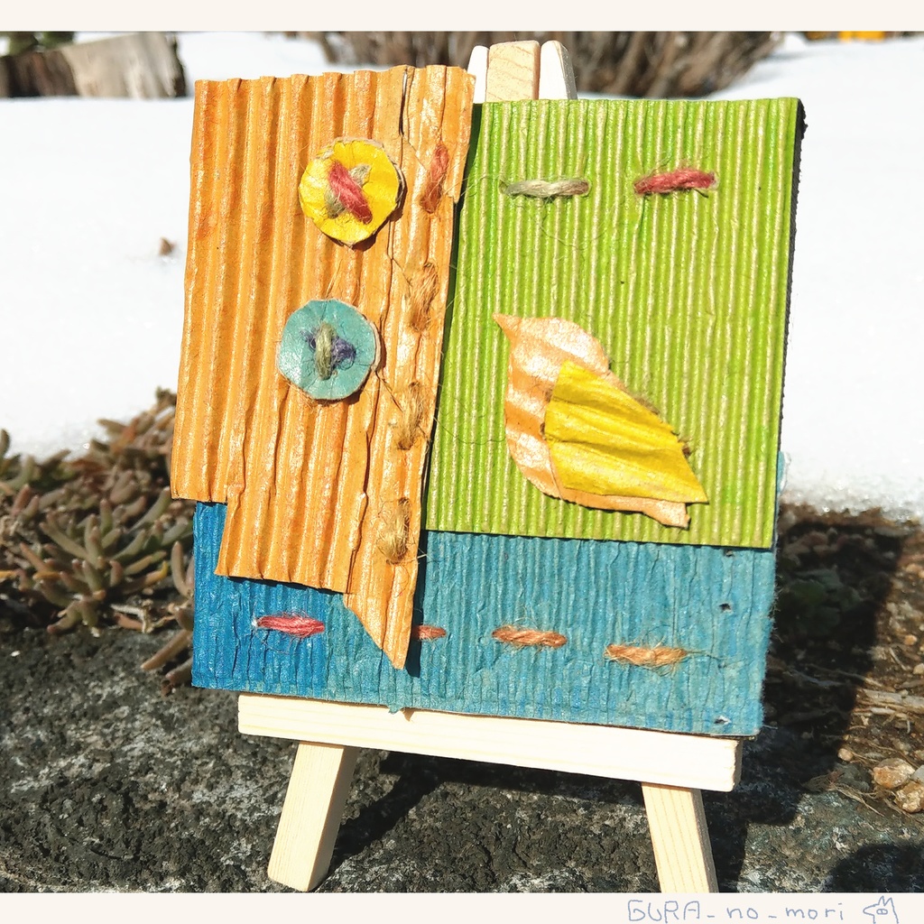 ボタンをつつく鳥 ダンボールアート ぐらの森 Gura Online Shop Booth