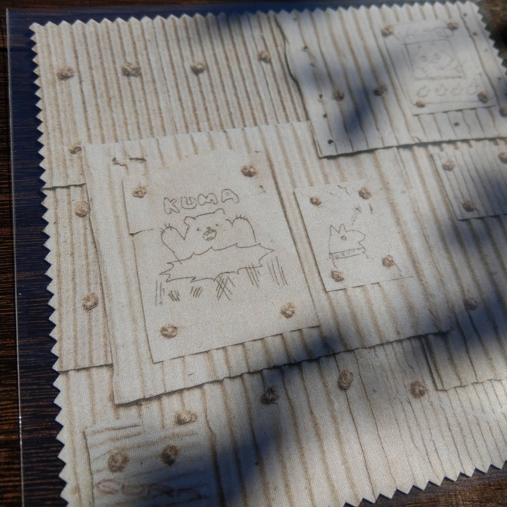 どうぶつポスターのあるトタン壁 メガネ拭き