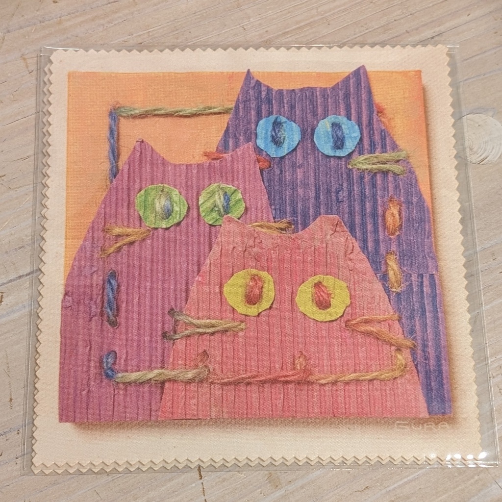一点をみつめる猫ズ マイクロファイバークロス【メガネ拭き】