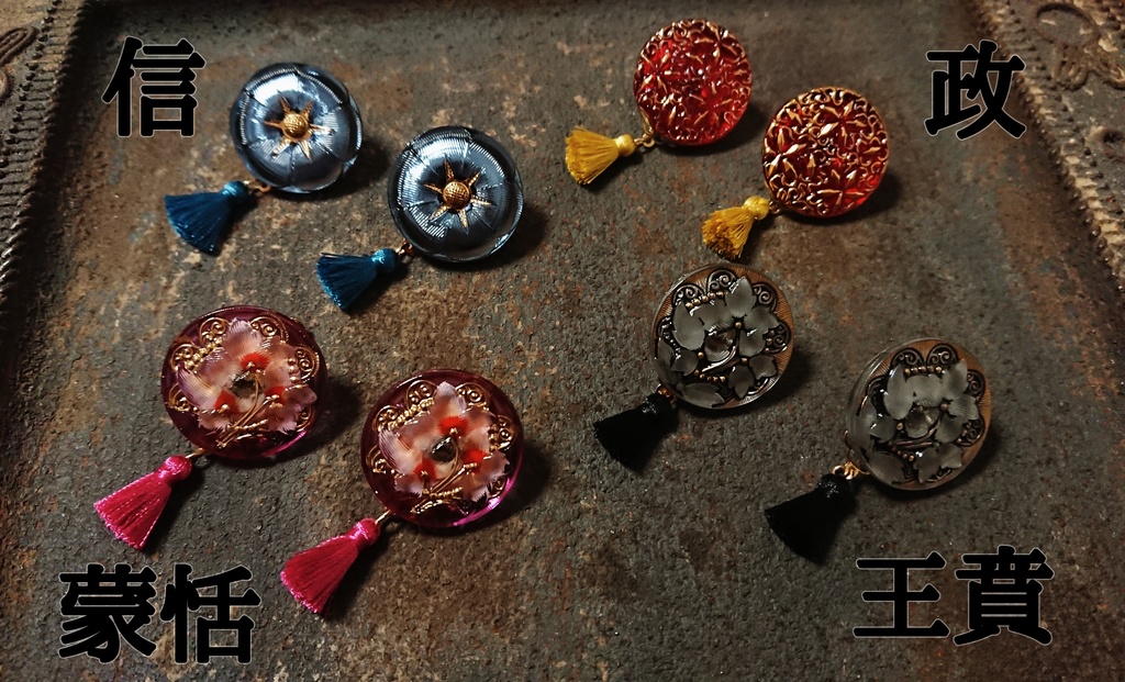 チェコガラスボタンの耳飾り 羽虫のように Booth チェコガラスボタンの耳飾り 羽虫のように Booth