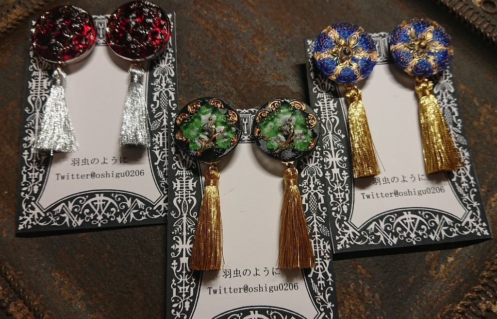 ソーロキチェコガラスボタン耳飾り