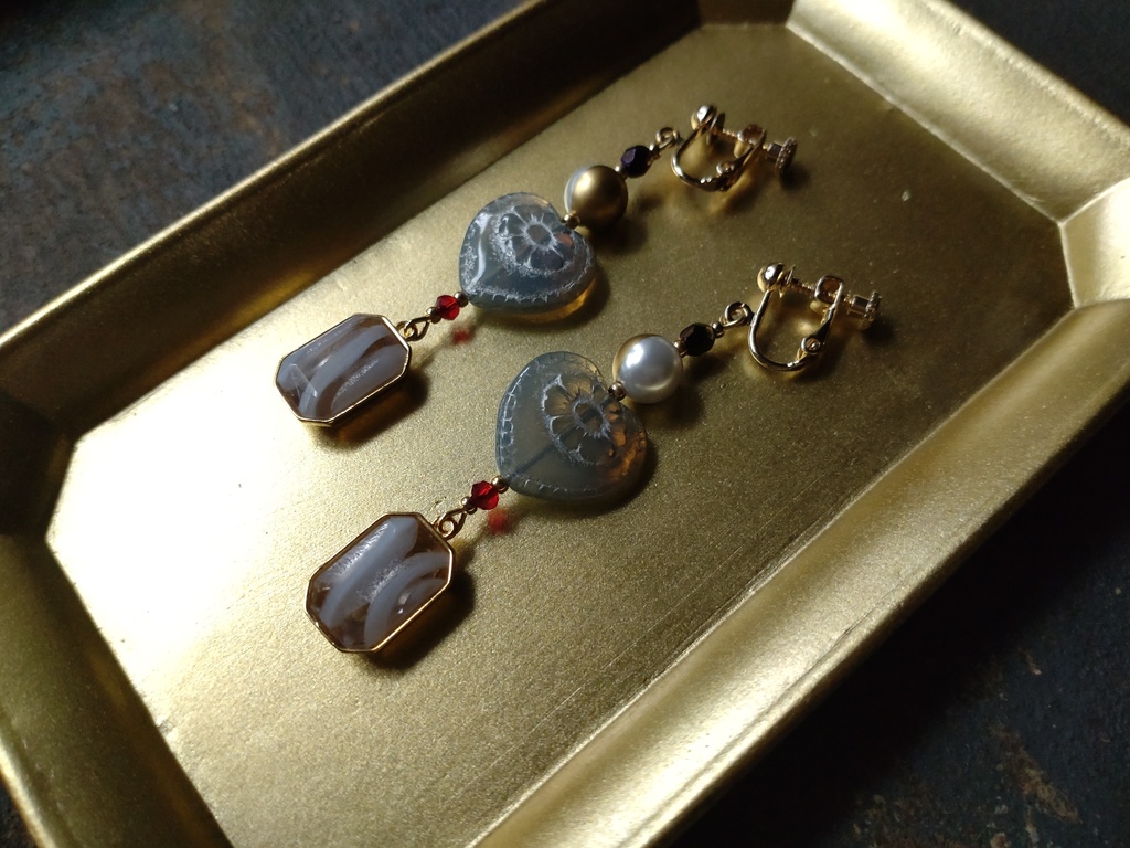 関賁イヤリング