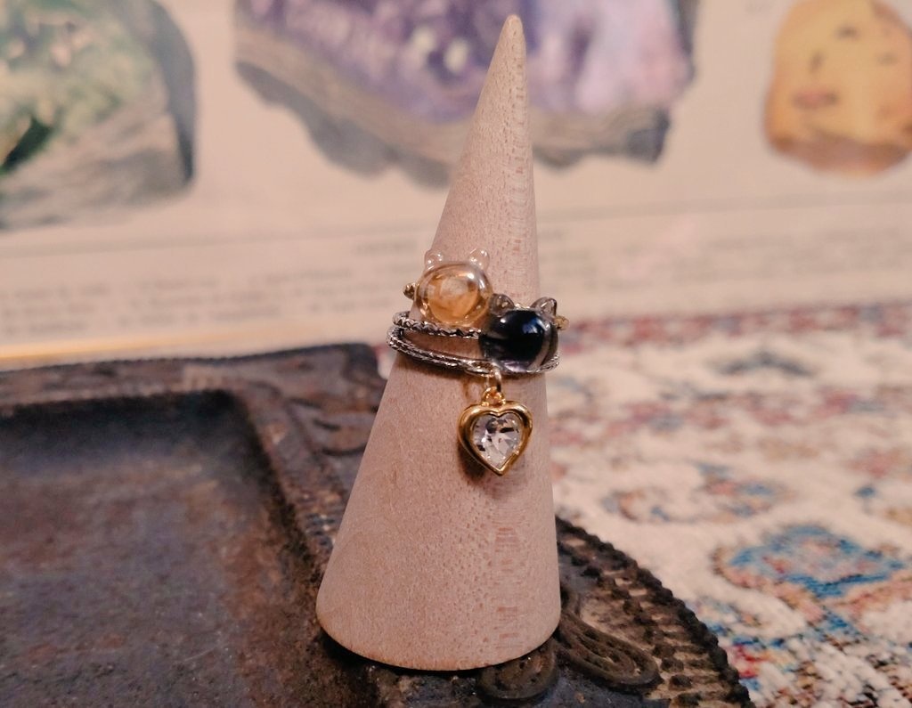 ガラスのネコちゃん三連リング