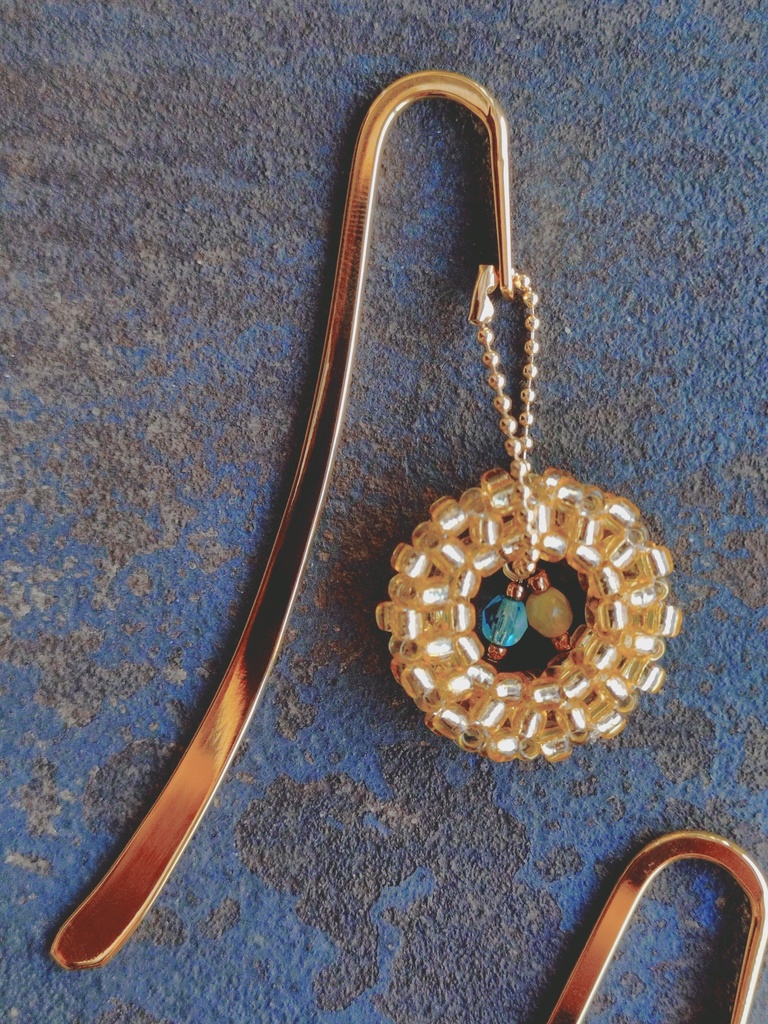 スーシュカブックマーカー