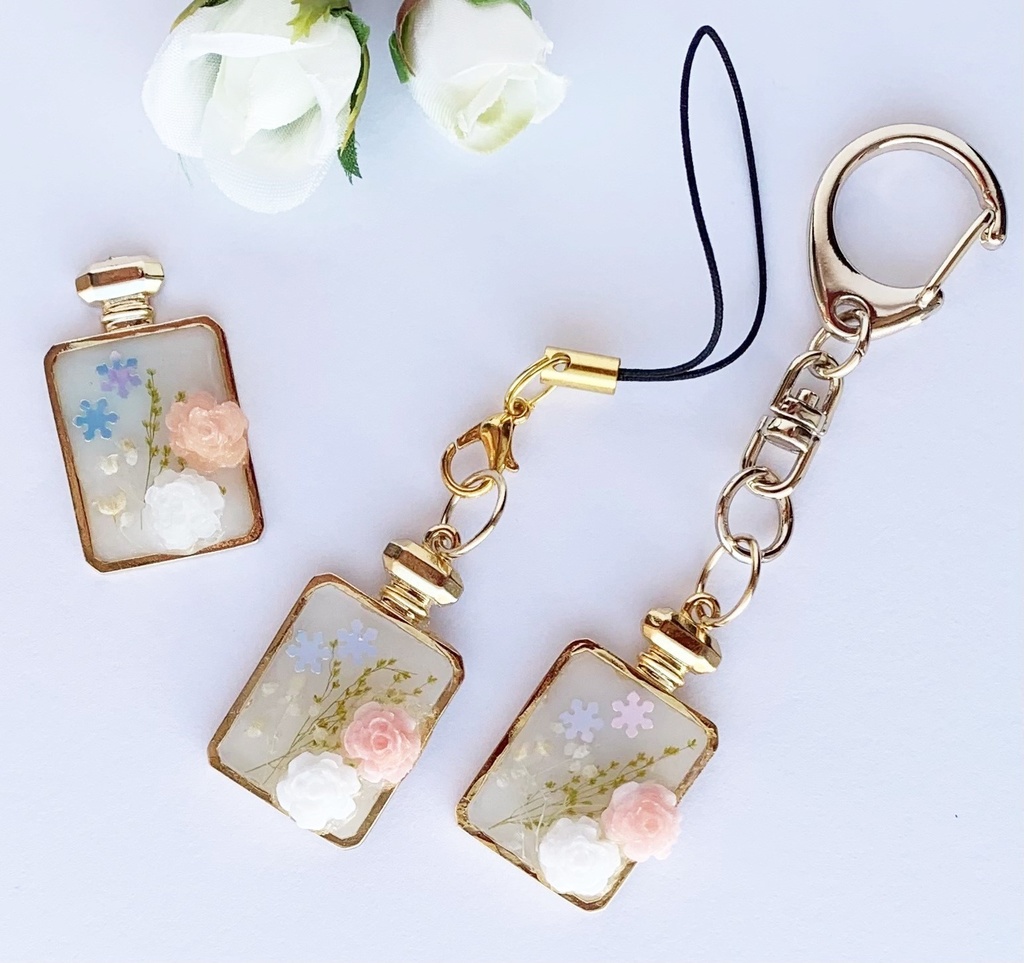 白バラの香水ストラップ キーホルダー ブローチ Rill Rose Booth