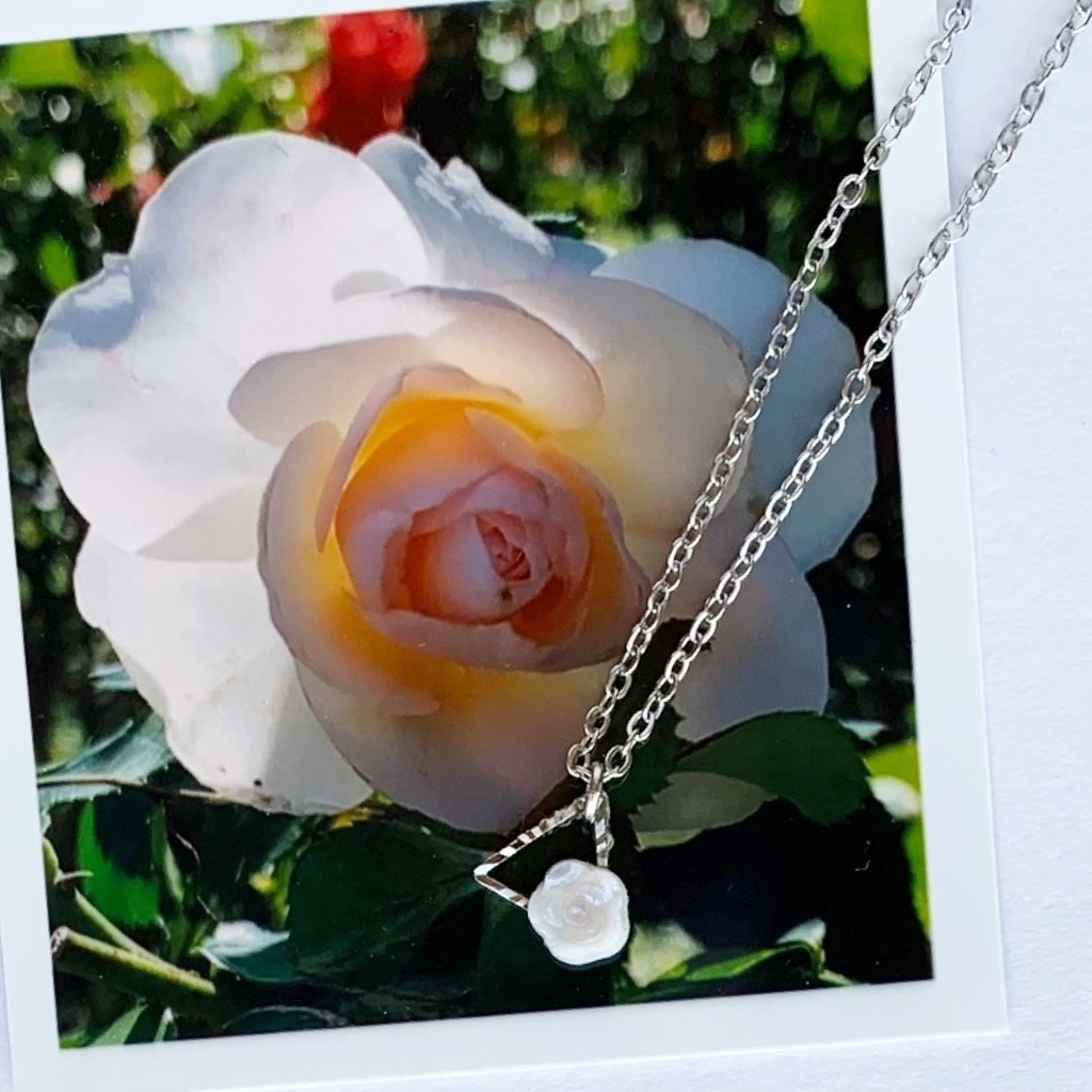 シリウスのバラ煌めく冬の大三角ネックレス