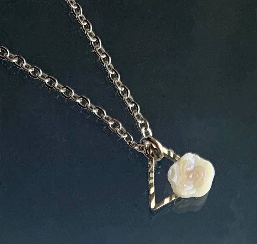 シリウスのバラ煌めく冬の大三角ネックレス