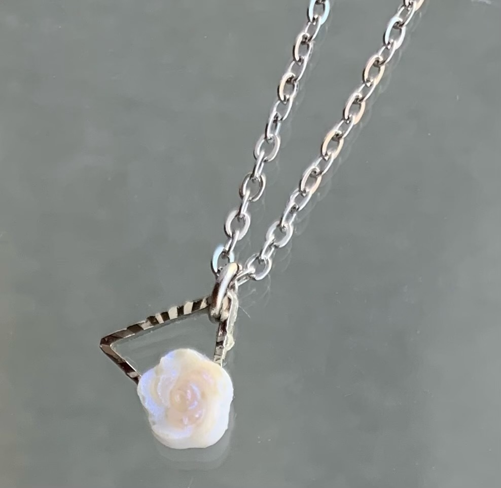 シリウスのバラ煌めく冬の大三角ネックレス