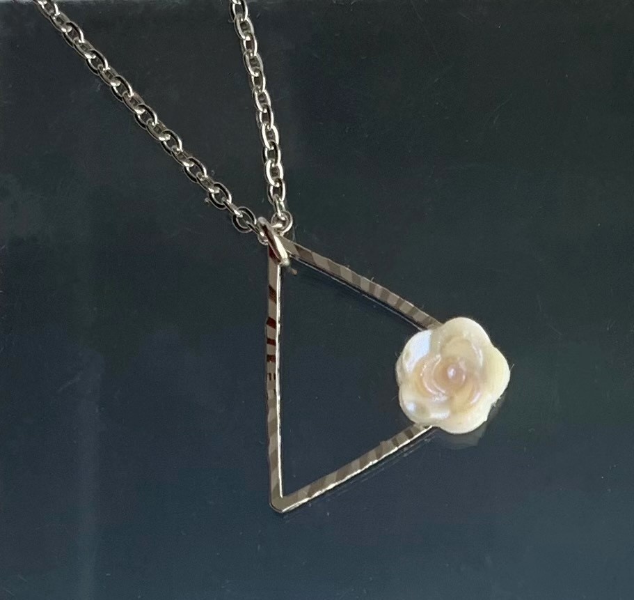 シリウスのバラ煌めく冬の大三角ネックレス