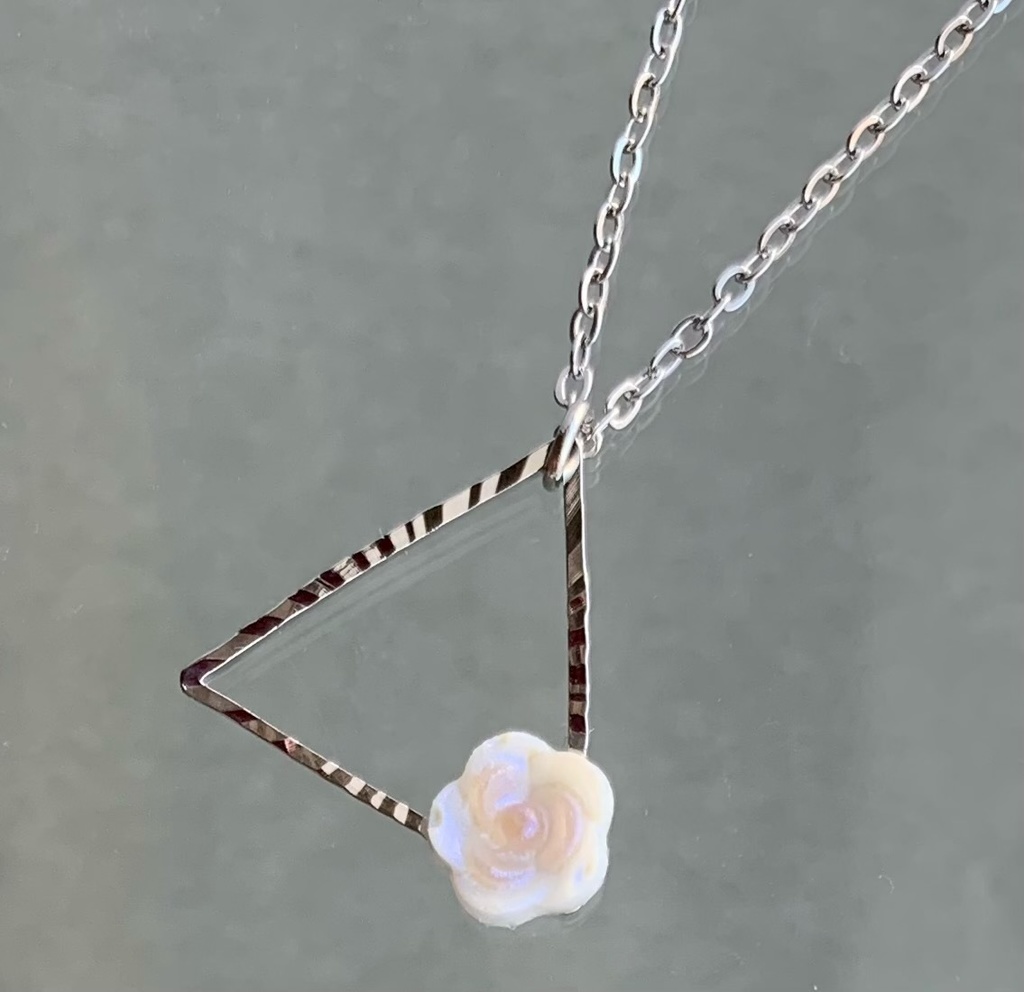 シリウスのバラ煌めく冬の大三角ネックレス