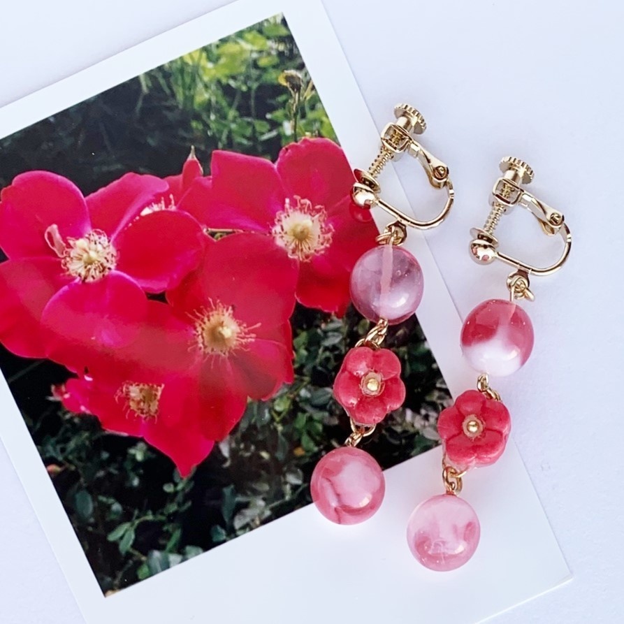 一重咲きの赤バラキャンディーアクセサリー Rill Rose Booth