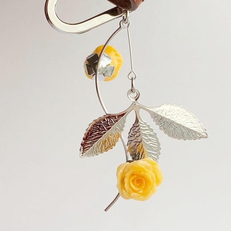 黄薔薇 つるバラのしおり