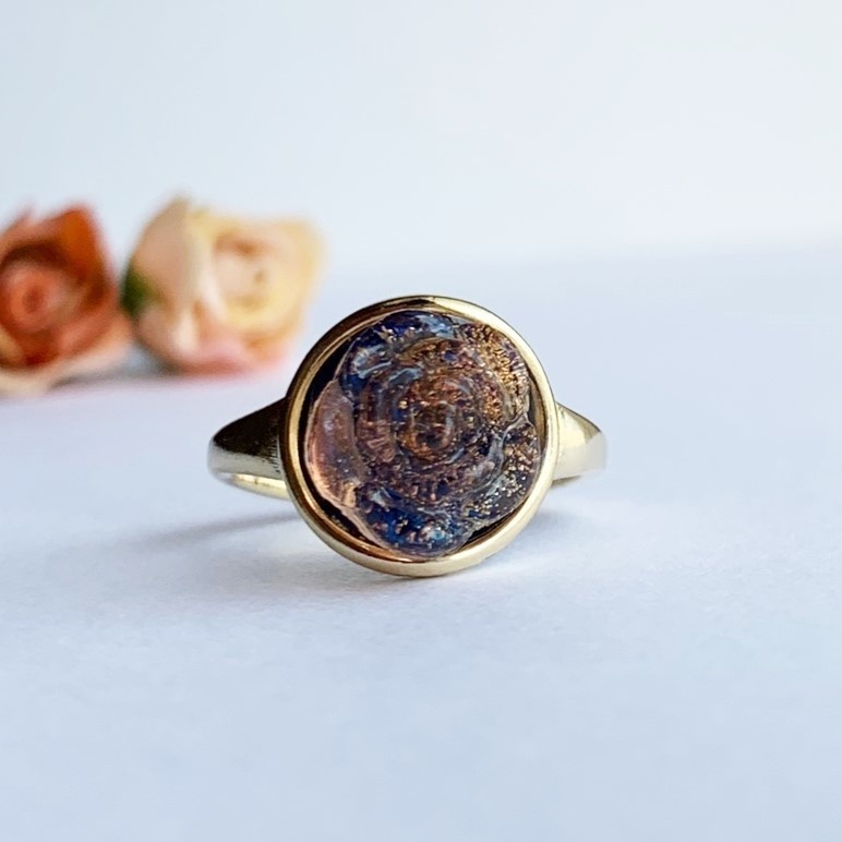 燃えるバラの指輪