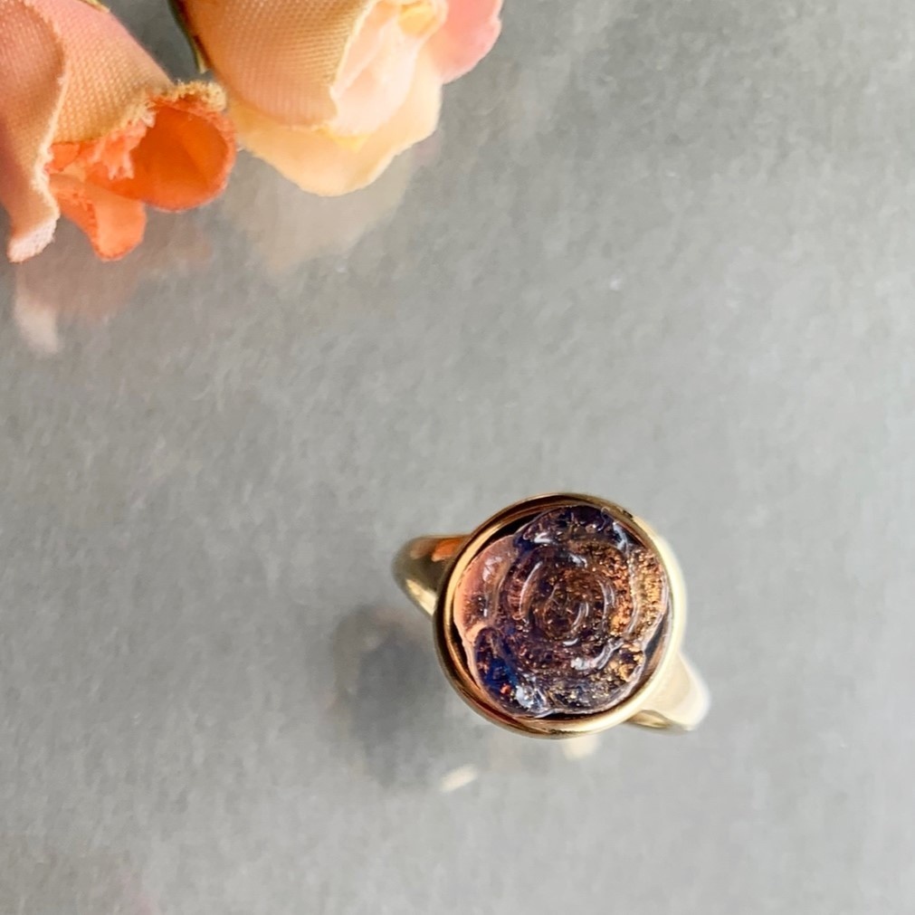 燃えるバラの指輪