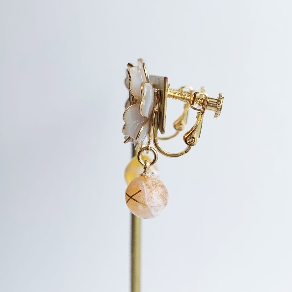 薔薇のぼんぼりイヤリング