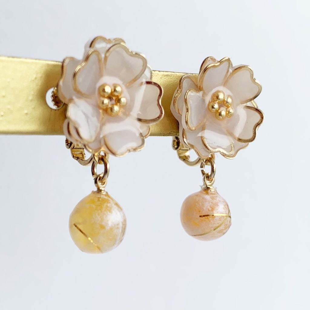 薔薇のぼんぼりイヤリング