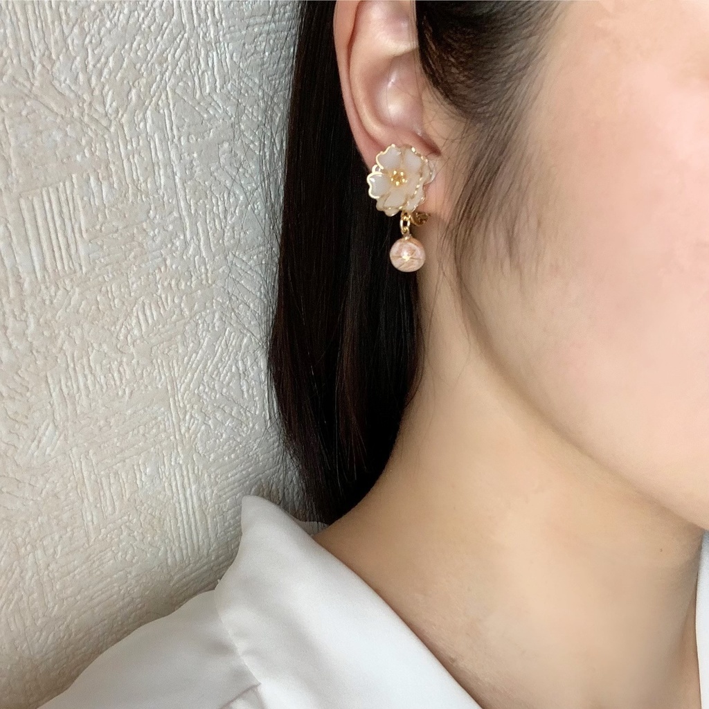 薔薇のぼんぼりイヤリング