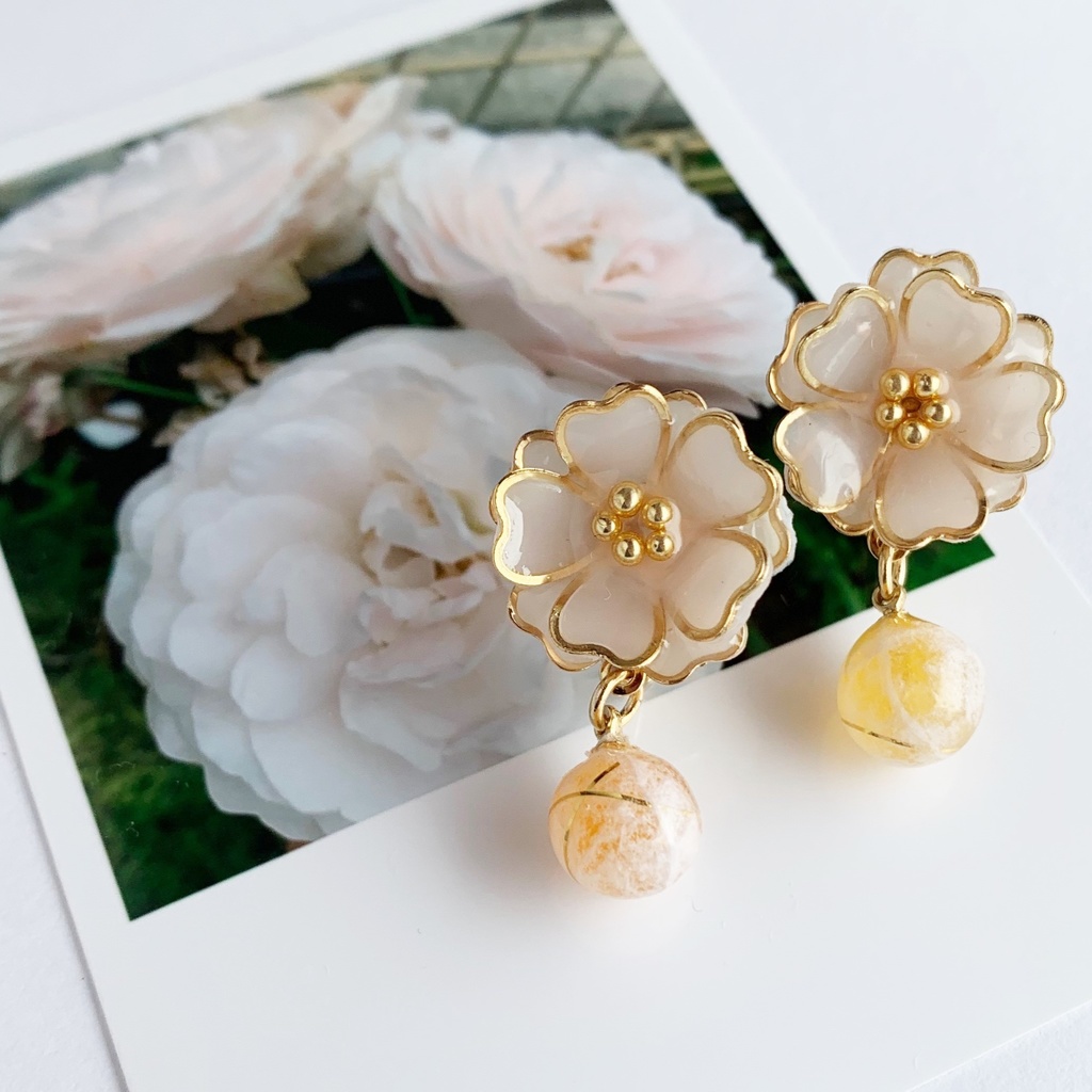 薔薇のぼんぼりイヤリング