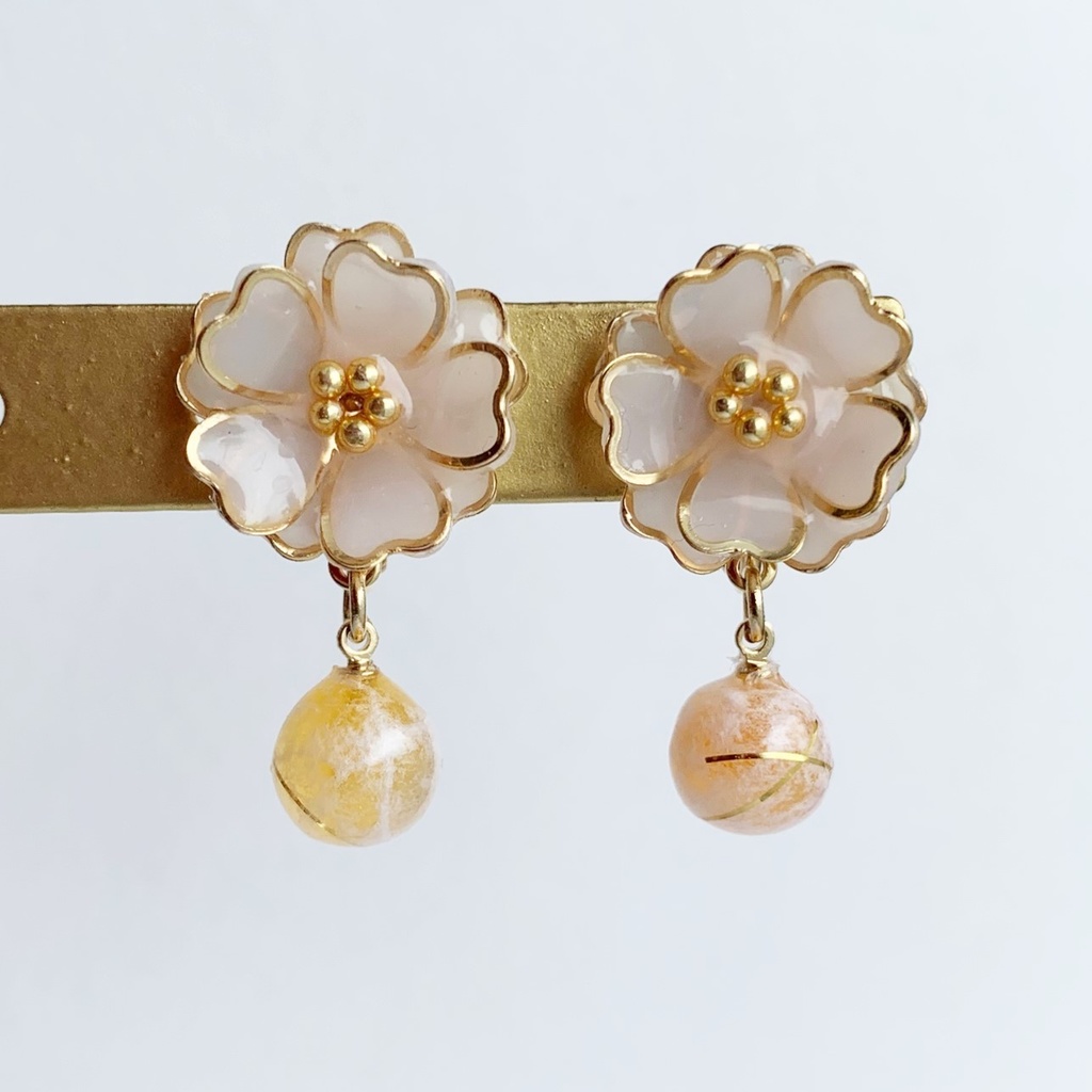 薔薇のぼんぼりイヤリング