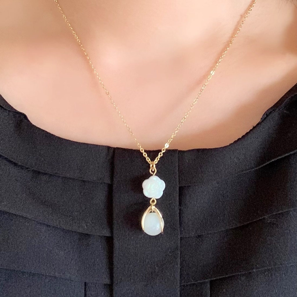 シュガームーンのバラネックレス