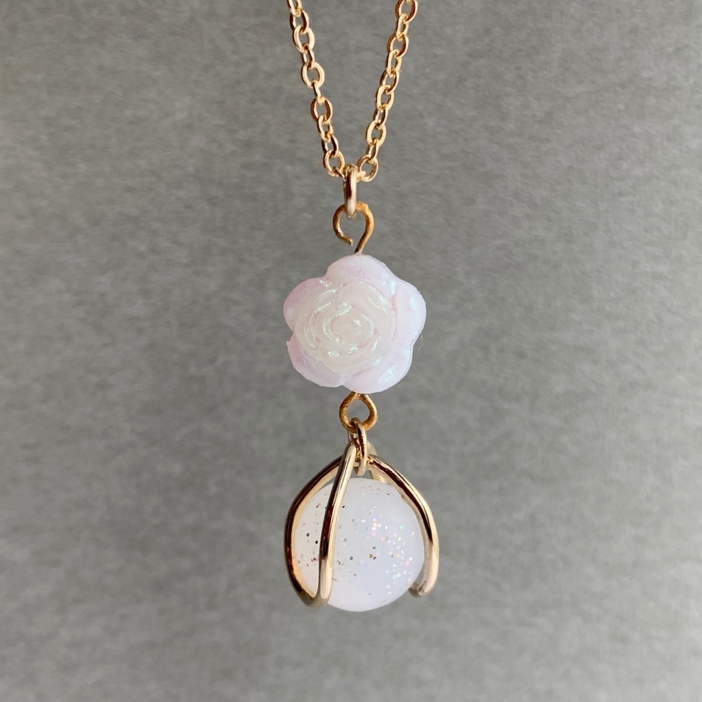 シュガームーンのバラネックレス