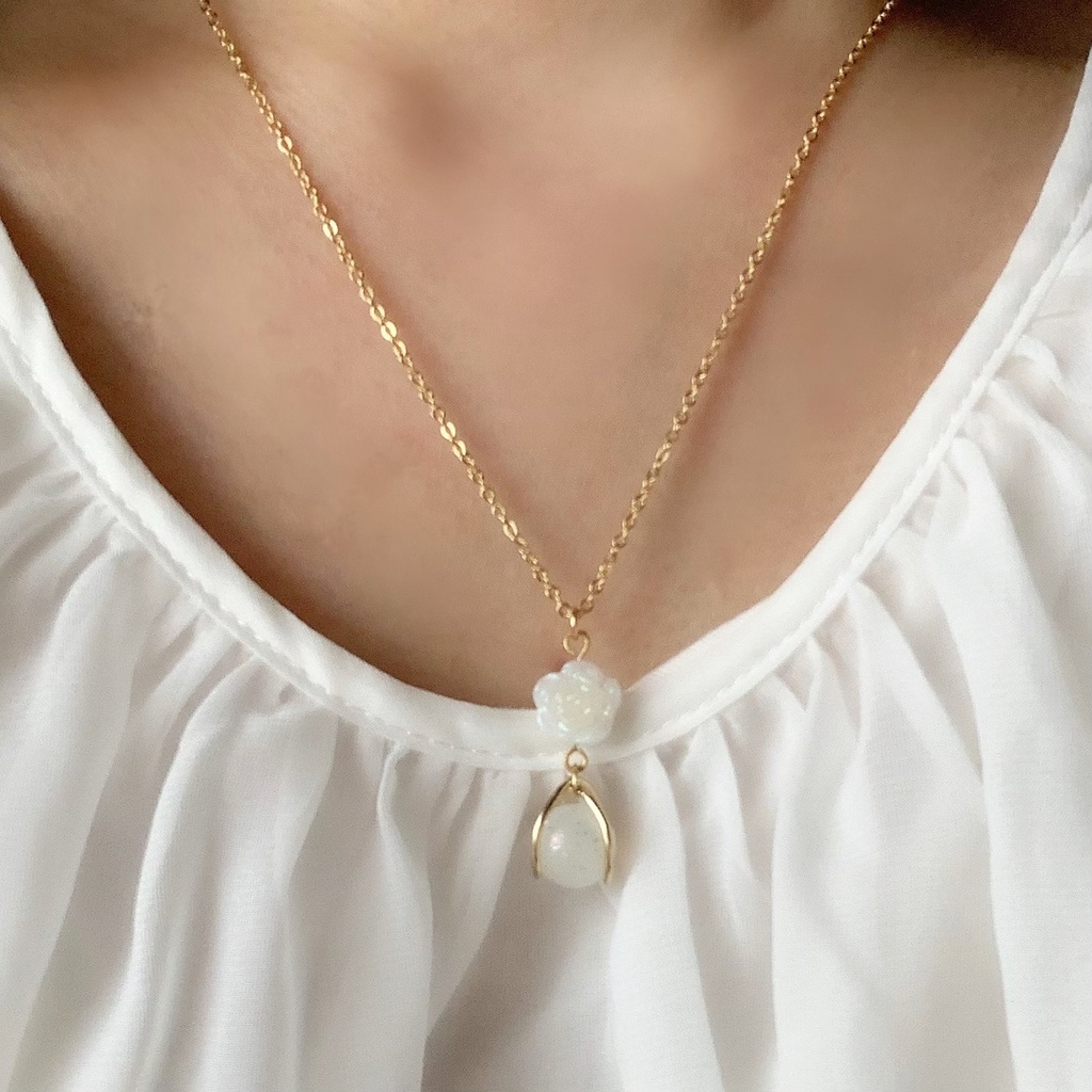 シュガームーンのバラネックレス