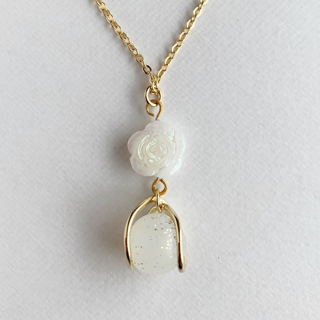 シュガームーンのバラネックレス