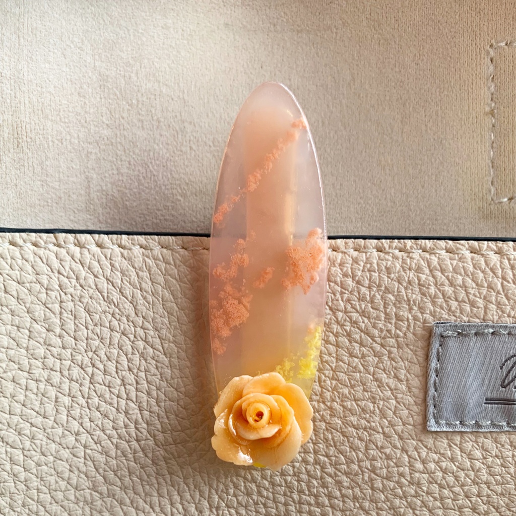 夕焼けに咲くバラのキークリップ