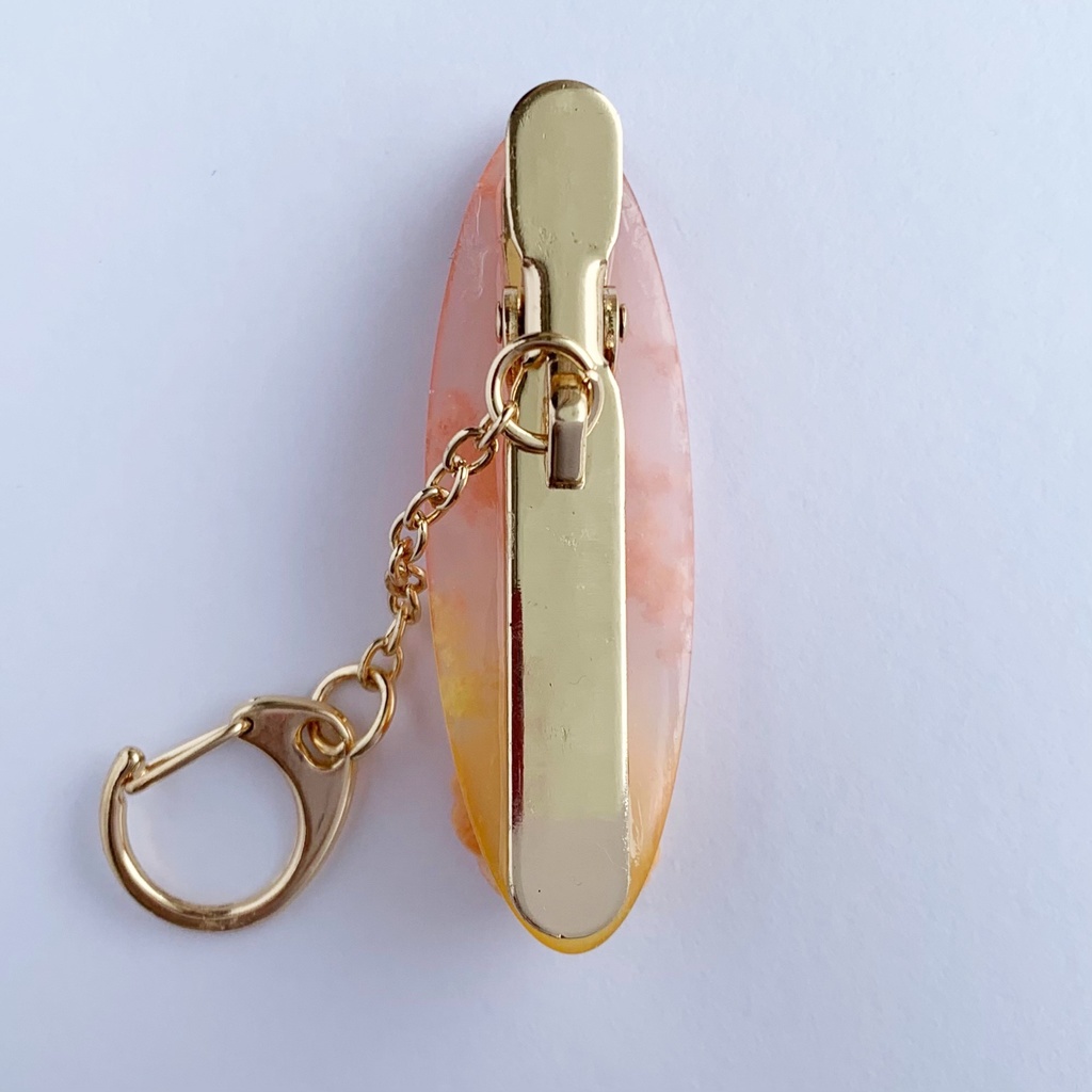 夕焼けに咲くバラのキークリップ