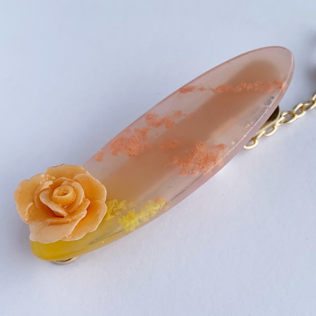 夕焼けに咲くバラのキークリップ