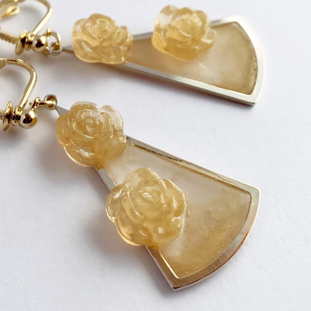 バラのシャンパンイヤリング・ピアス