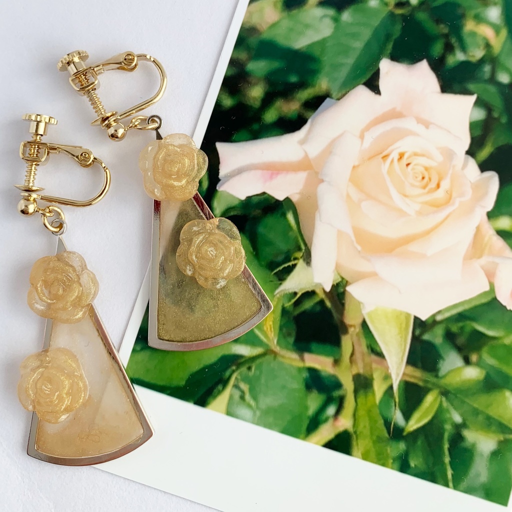 バラのシャンパンイヤリング・ピアス