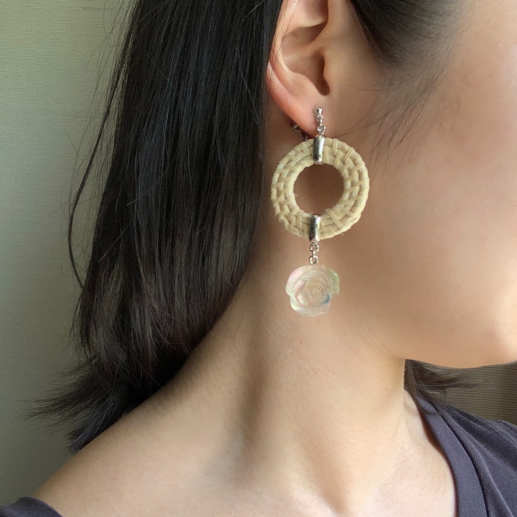 虹色の薔薇アクセサリー