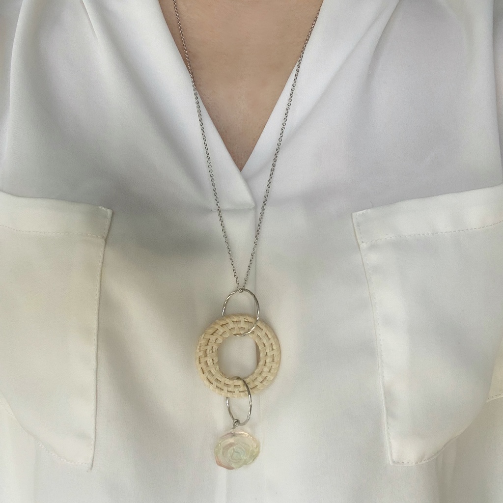 虹色の薔薇アクセサリー