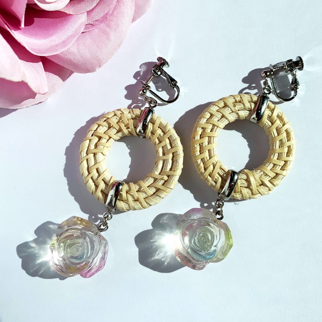 虹色の薔薇アクセサリー