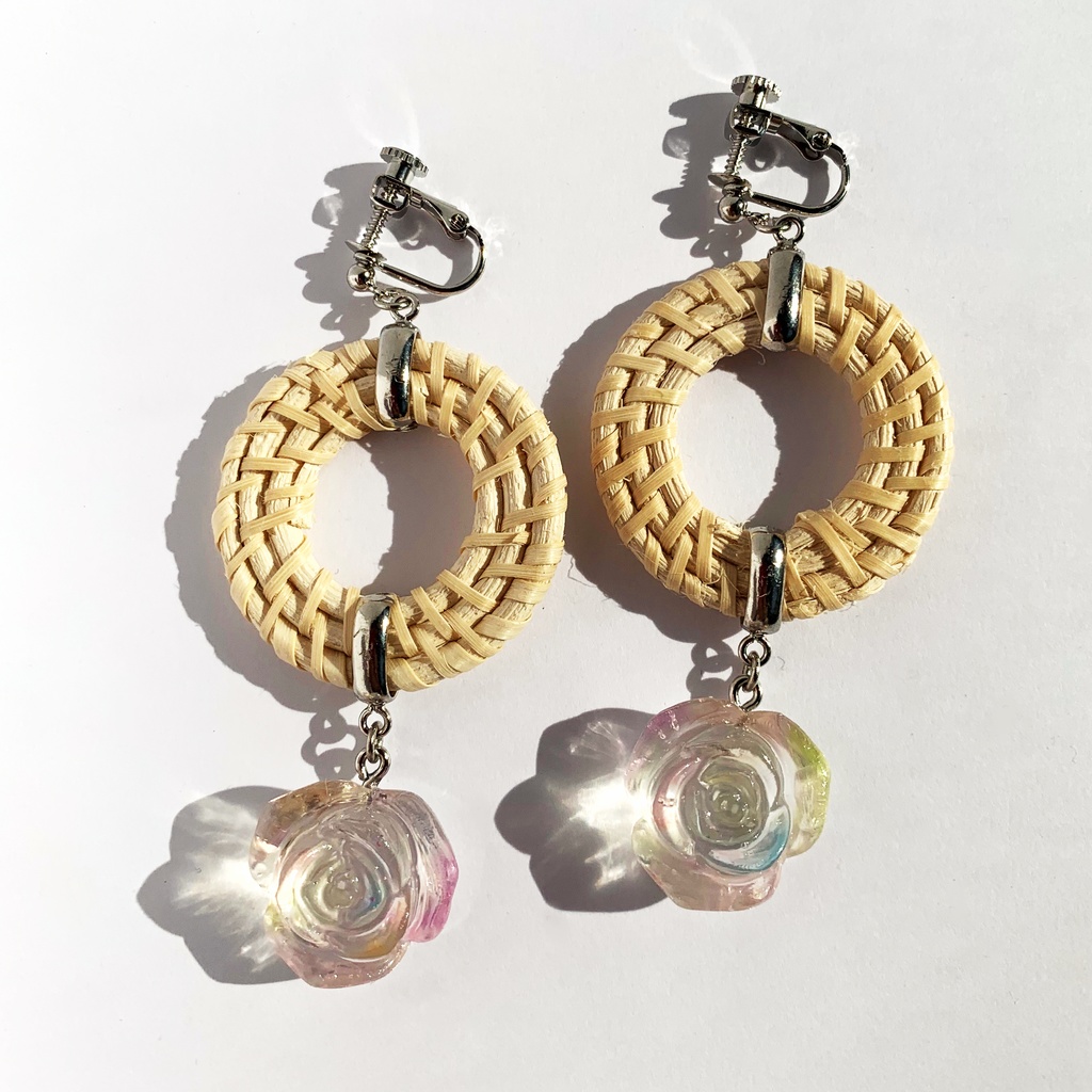 虹色の薔薇アクセサリー