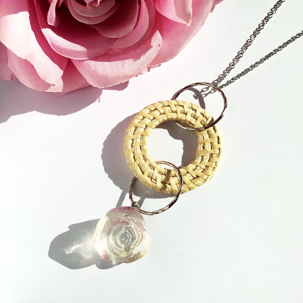 虹色の薔薇アクセサリー