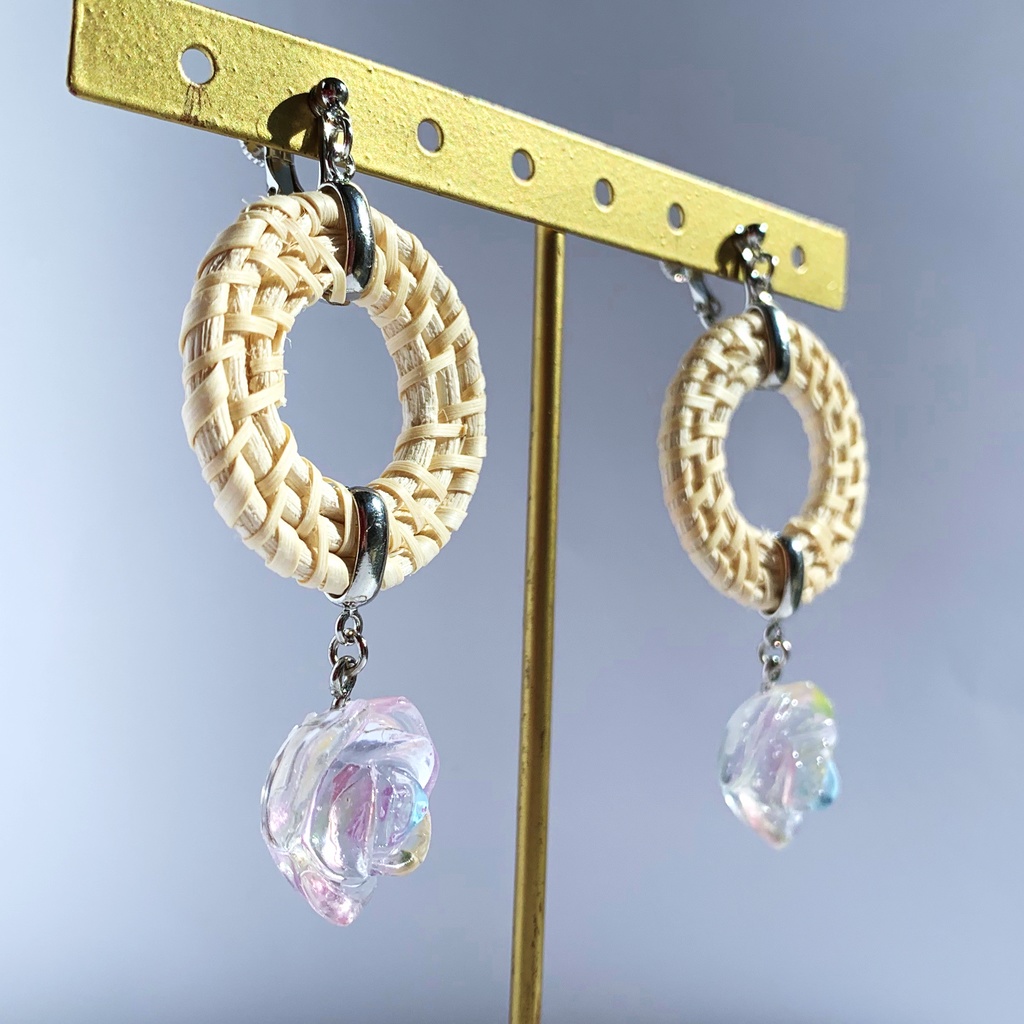 虹色の薔薇アクセサリー