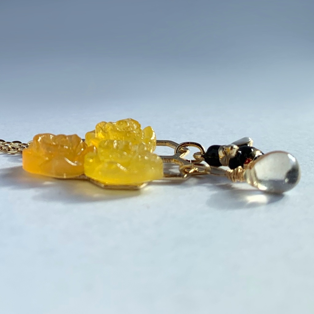 蜂蜜の薔薇アクセサリー