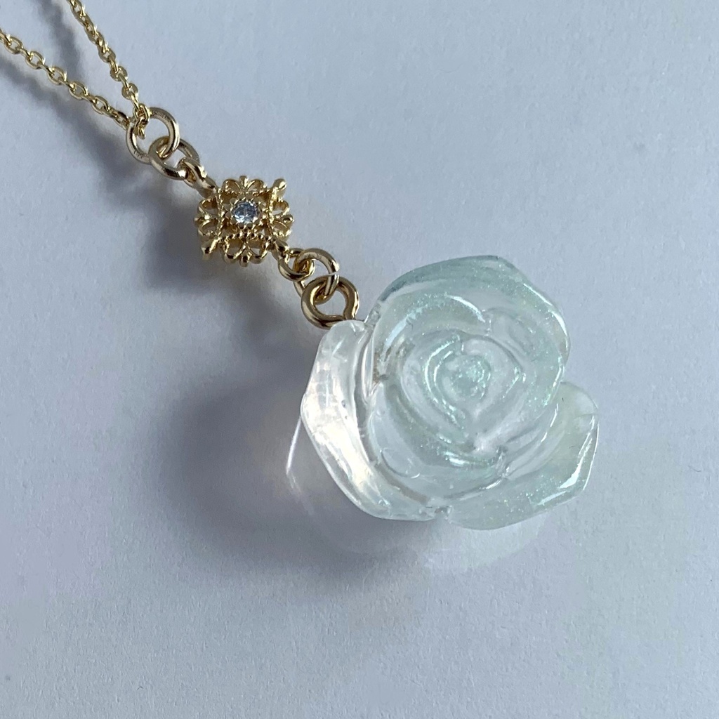 ホワイトローズ・クリスマスイヤリング・ピアス・ネックレス