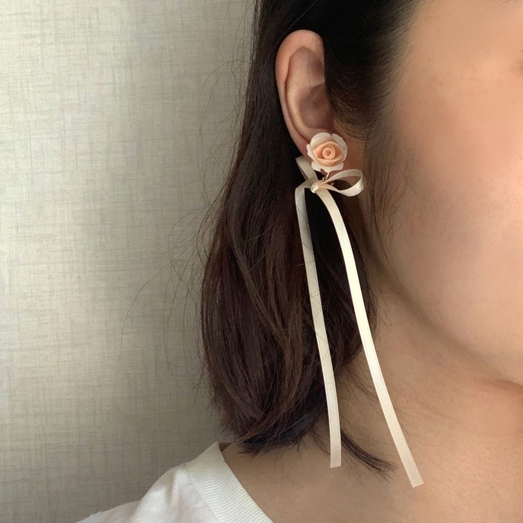 喜びの薔薇ロングリボンアクセサリー