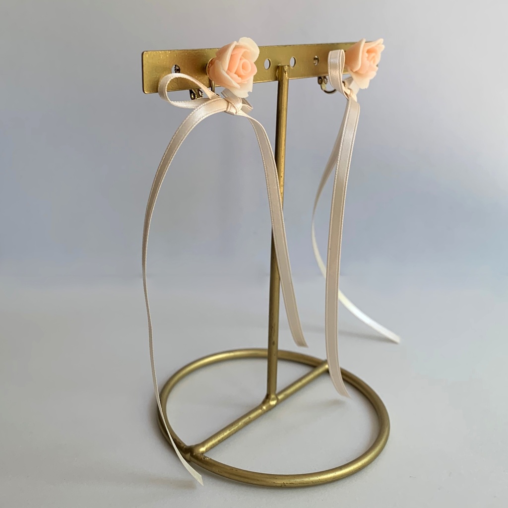 喜びの薔薇ロングリボンアクセサリー